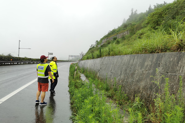 7.16+②（600）荥经管理处雨中隐患排查_副本.jpg