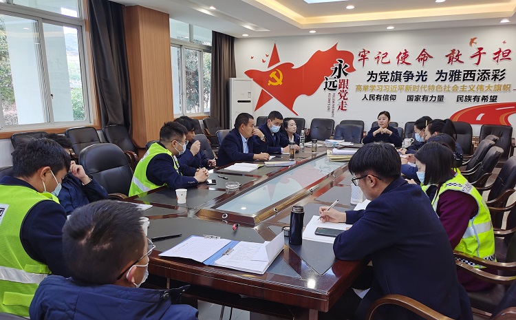 冕宁站召开清明节缓堵保畅工作部署会.jpg